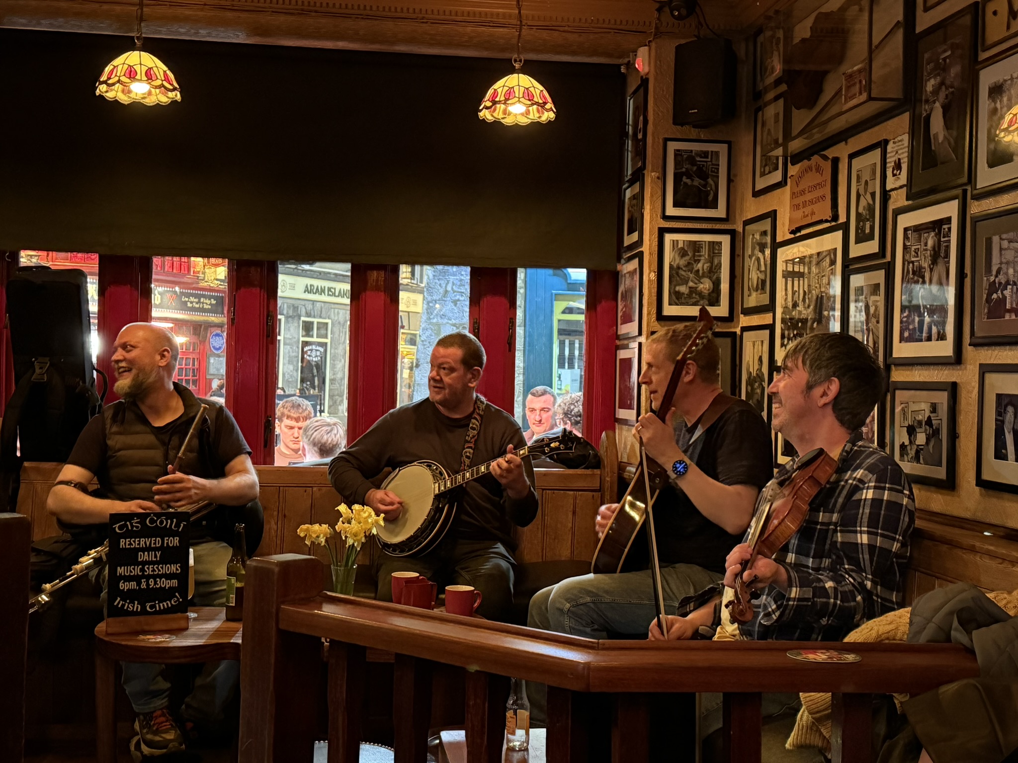 Traditional Irish music session at Tig Cóilí, Galway